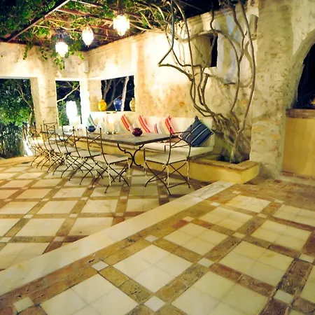 Santa Maria Villa *