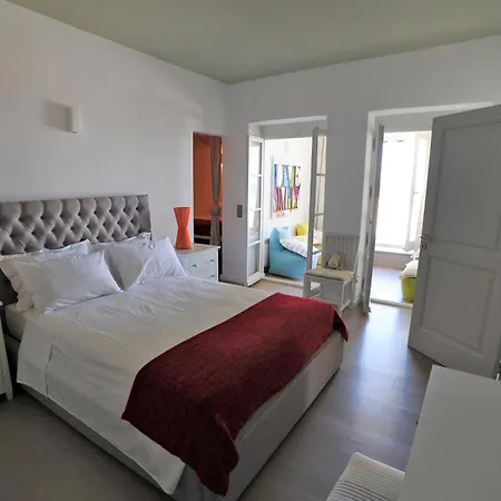 Villa Santa Maria Naousa (Paros)