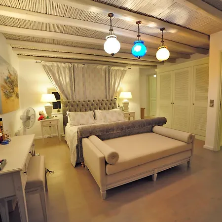 Villa Santa Maria Naousa (Paros)
