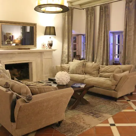 Villa Santa Maria Naousa (Paros)